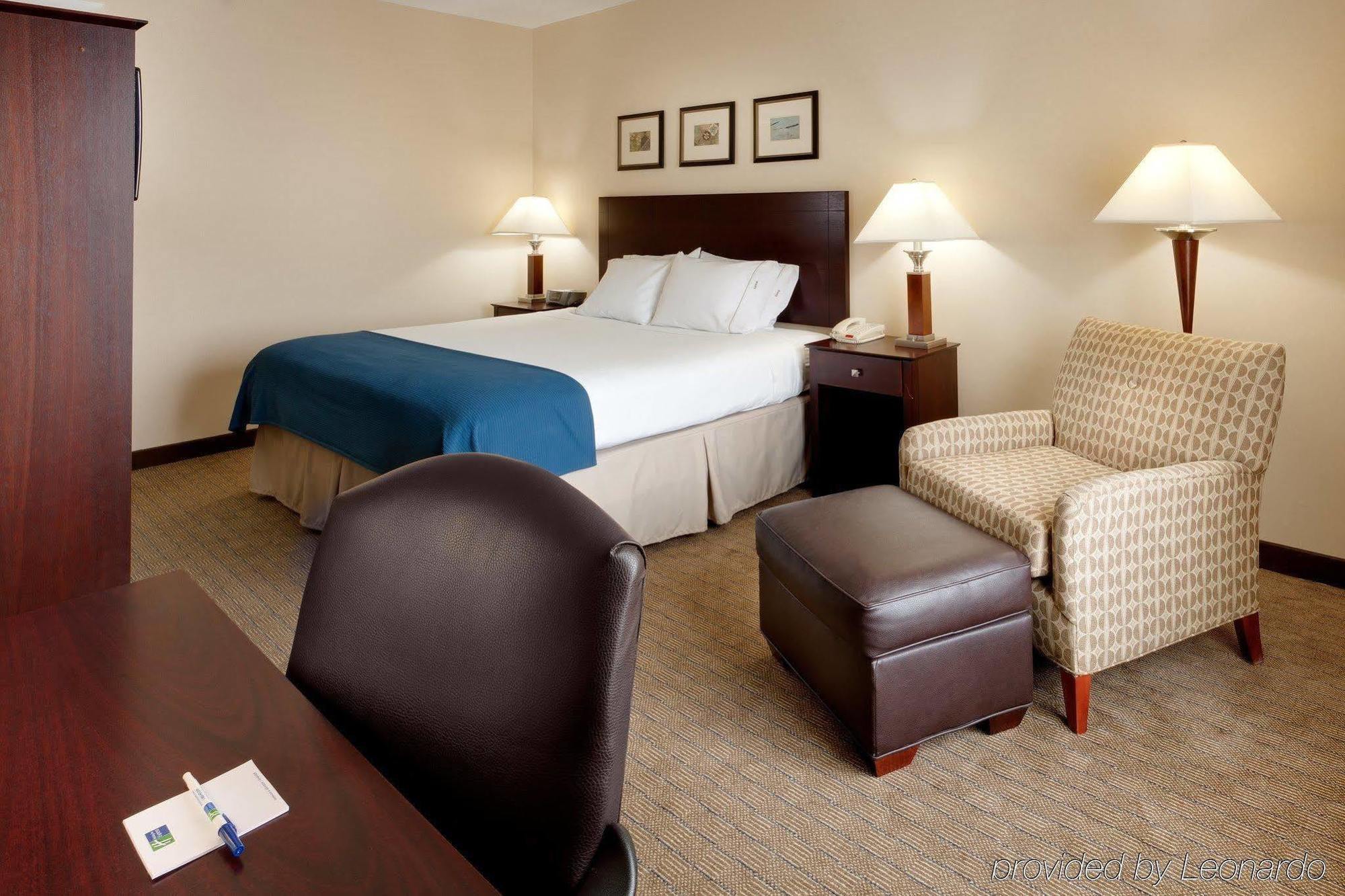Holiday Inn Express Tower Center New Brunswick By Ihg East Brunswick Habitación foto
